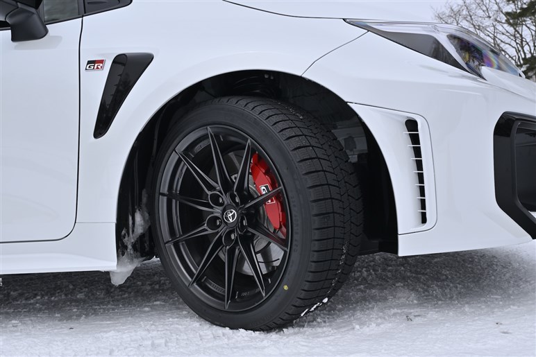 正直コレはスゴイ。楽しすぎる…雪上で確かに実感した新型「GRカローラ」のマニアックすぎる進化の中身