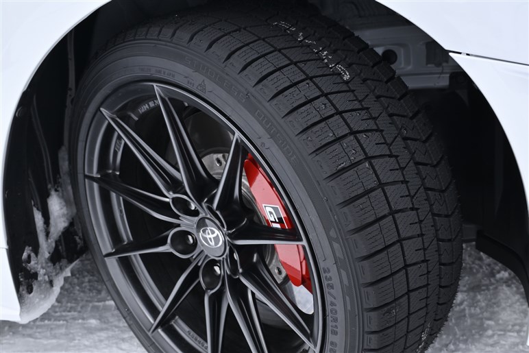 正直コレはスゴイ。楽しすぎる…雪上で確かに実感した新型「GRカローラ」のマニアックすぎる進化の中身