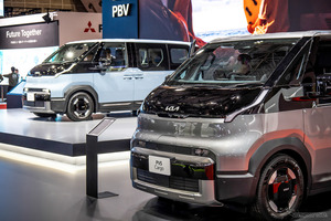 「ハイエース」にガチンコ勝負!? 斬新デザインの乗用＆商用バン、キア『PV5』が日本初上陸…ジャパンモビリティショー2025