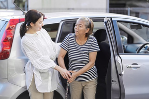 スライドドア車ならなんでも高齢者フレンドリーとは限らない！　重要なシート形状とズバリ選ぶべき車種