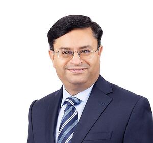 日野と三菱ふそう、新社長はダイムラートラックから　日野はサティヤカーム・アーリャ氏　ふそうはフランツィスカ・クスマノ氏