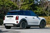 MINIクロスオーバーとパンダクロス4×4の超個性派SUV。この2モデルの遊びは真面目で本気だ