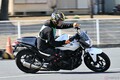 オンロードバイクとオフロードバイクでは曲がる時の姿勢が違う!?