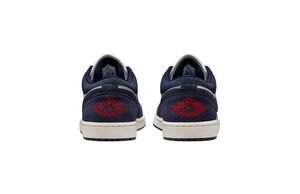 ホワイトとネイビーの鉄板コンビ。「エア ジョーダン 1 LOW “Obsidian Suede”」は使い勝手抜群──GQ新着スニーカー