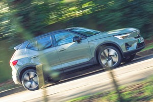 XC40のEVが改称　ボルボEX40へ試乗　シングルモーターでも活発　得意分野は高速巡航