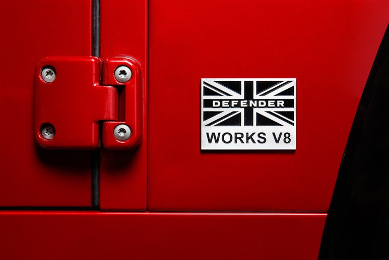「ディフェンダー90」が新車で買える!? ランドローバー公式レストモッドが息を呑む美しさ…ただし値段も異常