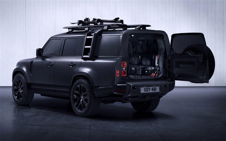 「ディフェンダー90」が新車で買える!? ランドローバー公式レストモッドが息を呑む美しさ…ただし値段も異常
