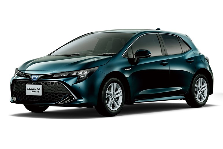 新型「カローラ」は“ハンマーヘッド顔”が有力。ボディ拡大＆新技術満載も231万円～と良品廉価は死守へ