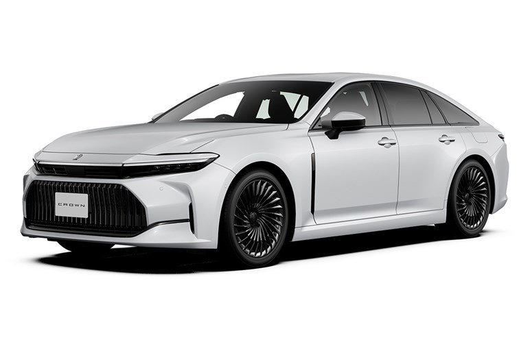 新型「カローラ」は“ハンマーヘッド顔”が有力。ボディ拡大＆新技術満載も231万円～と良品廉価は死守へ