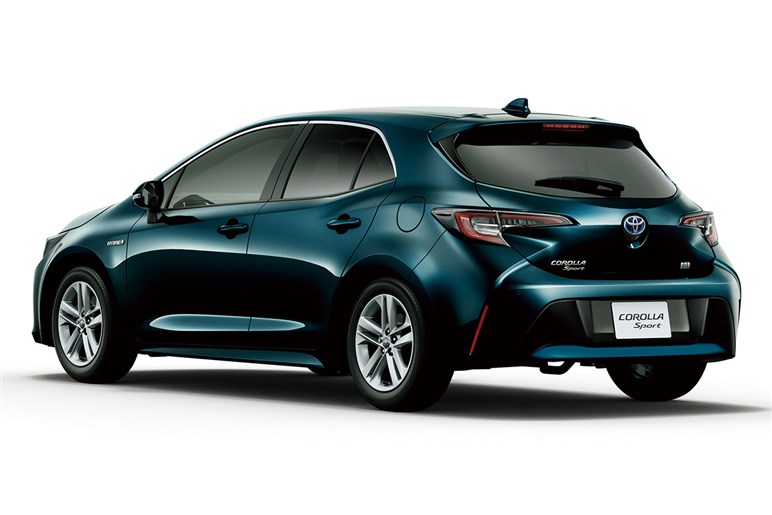 新型「カローラ」は“ハンマーヘッド顔”が有力。ボディ拡大＆新技術満載も231万円～と良品廉価は死守へ