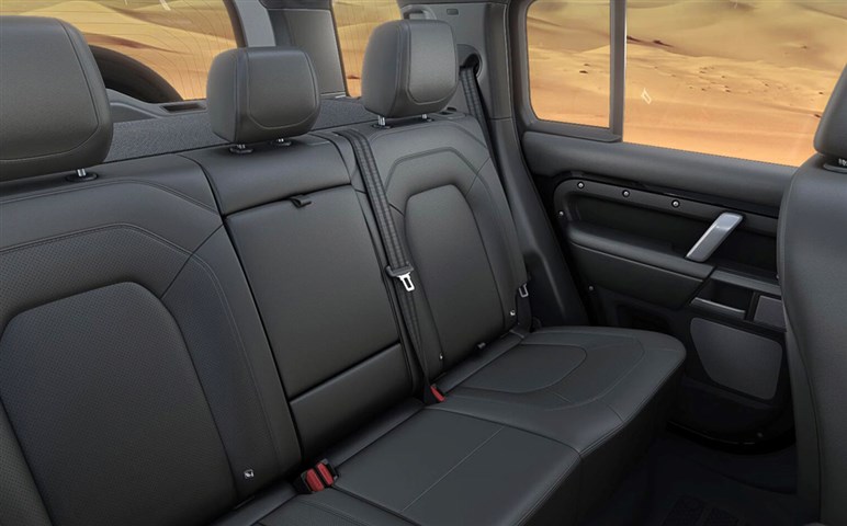 「ディフェンダー90」が新車で買える!? ランドローバー公式レストモッドが息を呑む美しさ…ただし値段も異常
