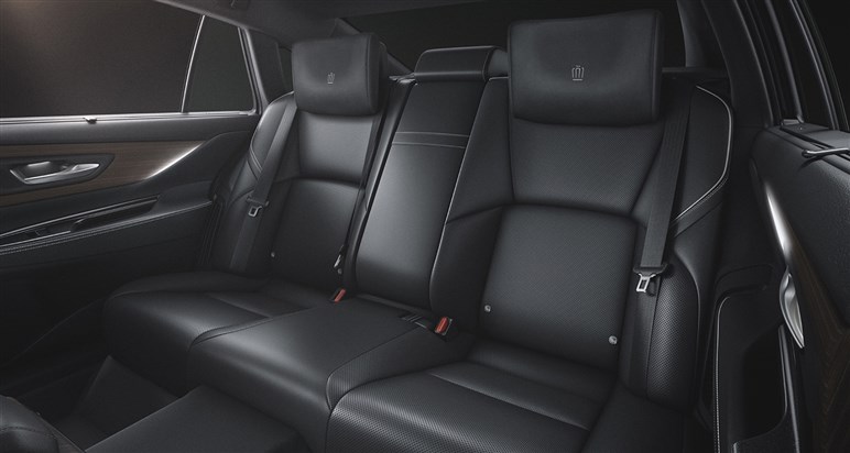 新型「カローラ」は“ハンマーヘッド顔”が有力。ボディ拡大＆新技術満載も231万円～と良品廉価は死守へ