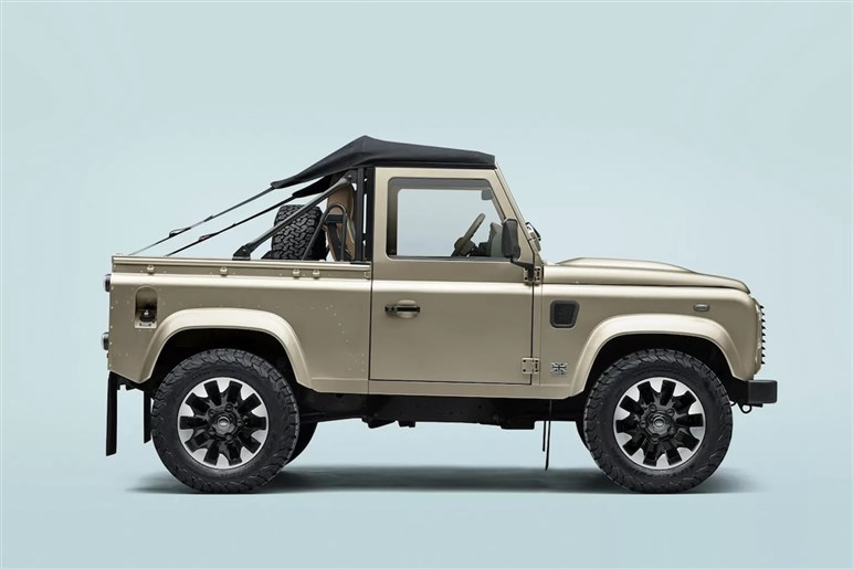 「ディフェンダー90」が新車で買える!? ランドローバー公式レストモッドが息を呑む美しさ…ただし値段も異常