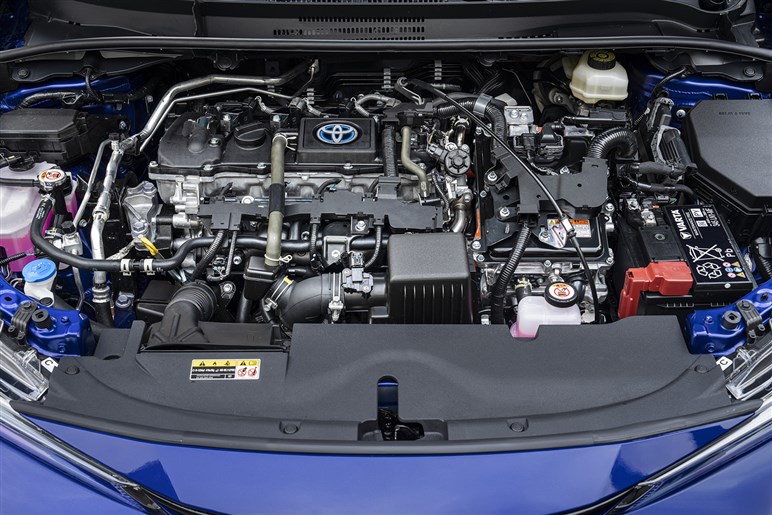 新型「カローラ」は“ハンマーヘッド顔”が有力。ボディ拡大＆新技術満載も231万円～と良品廉価は死守へ