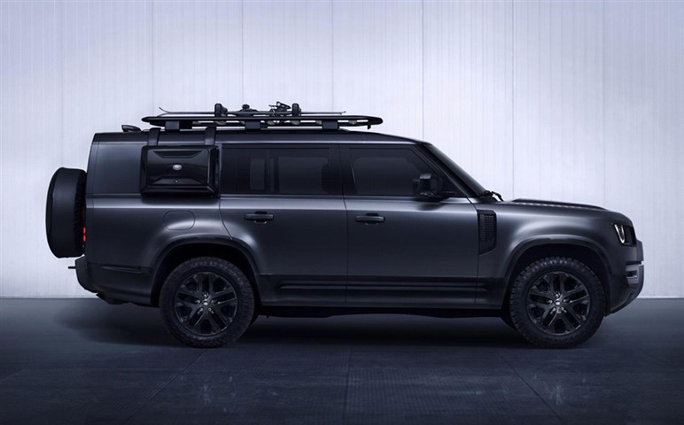 「ディフェンダー90」が新車で買える!? ランドローバー公式レストモッドが息を呑む美しさ…ただし値段も異常