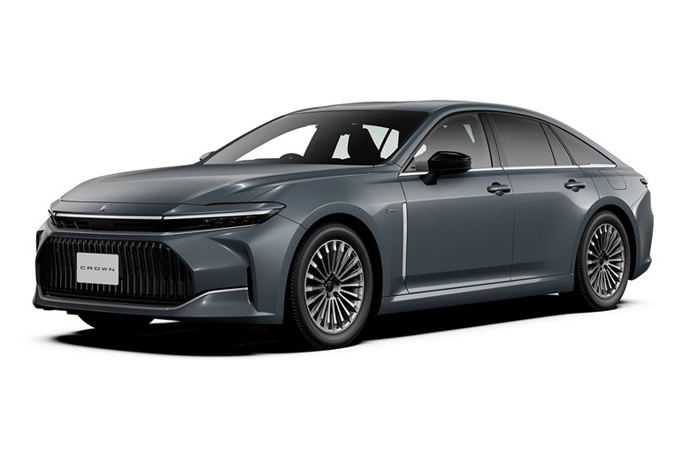 新型「カローラ」は“ハンマーヘッド顔”が有力。ボディ拡大＆新技術満載も231万円～と良品廉価は死守へ