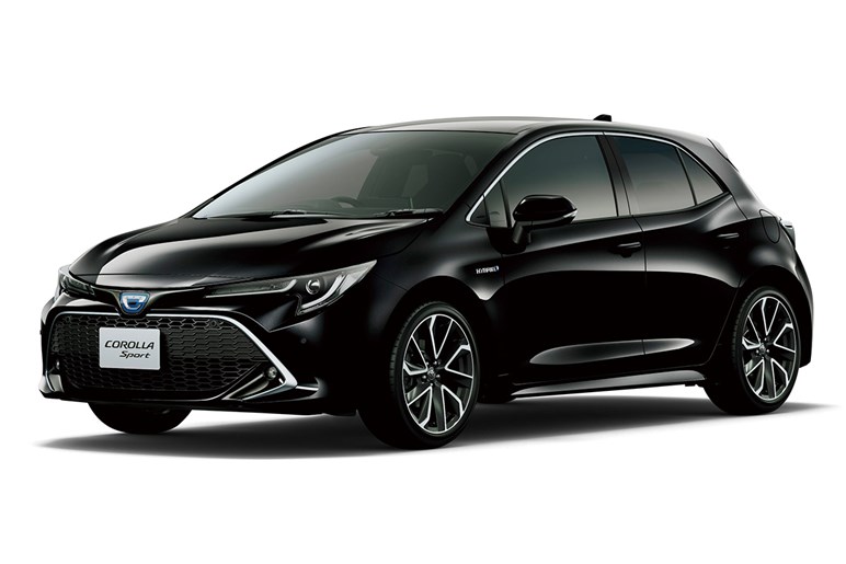 新型「カローラ」は“ハンマーヘッド顔”が有力。ボディ拡大＆新技術満載も231万円～と良品廉価は死守へ