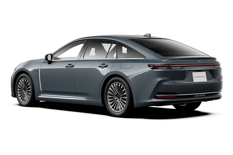 新型「カローラ」は“ハンマーヘッド顔”が有力。ボディ拡大＆新技術満載も231万円～と良品廉価は死守へ
