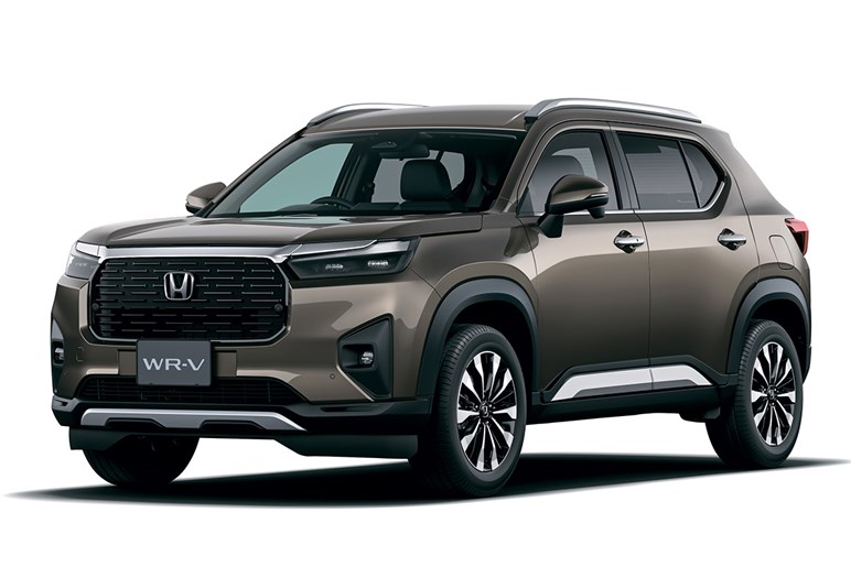 【早くも1万台超え】安価でも豪華装備、業界もザワつく大穴SUV「フロンクス」の “強みと弱点”
