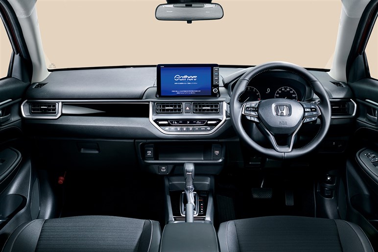 【早くも1万台超え】安価でも豪華装備、業界もザワつく大穴SUV「フロンクス」の “強みと弱点”