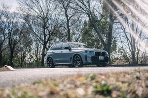 高性能をマシュマロでくるんだみたいな極楽快適ラグジュアリーSUV──新型BMW X5 M60i xDrive試乗記