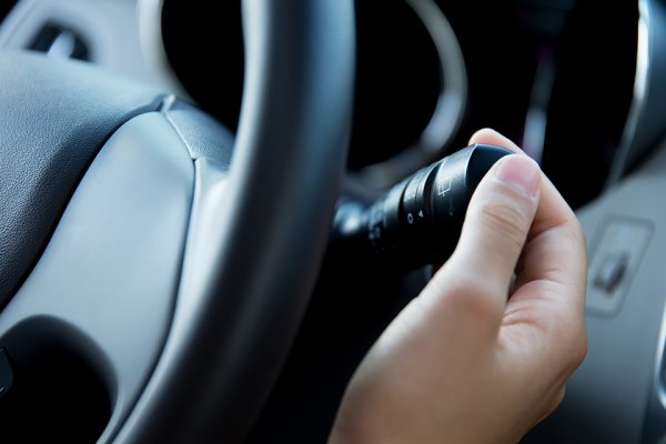 もしやガラパゴス化 使いにくいのになぜ左 右ハンドル輸入車のウインカー位置のギモン ベストカーweb 自動車情報サイト 新車 中古車 Carview