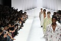 サンローランのアンソニー・ヴァカレロ、カラフルなワードローブでパリ・メンズファッションウィークの幕を開ける【2026年春夏コレクション】
