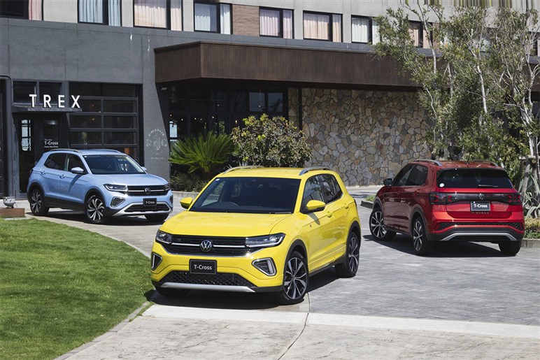 【欧州で大ヒット】ルノーの小型SUV「キャプチャー」が新型に。2つのハイブリッドの差やライバルとの違いは？