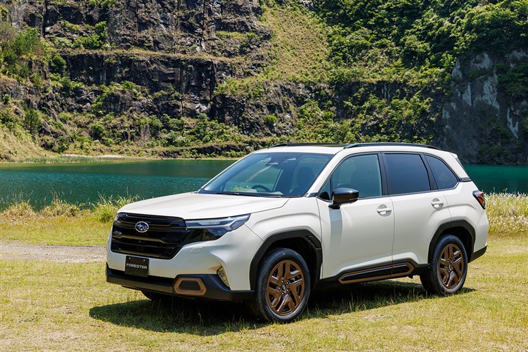 新型フォレスターは「ライトウェイトスポーツ」か「新幹線」か。性格真逆の2モデルを比較試乗