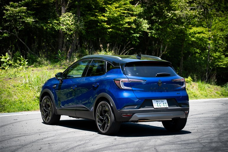 【欧州で大ヒット】ルノーの小型SUV「キャプチャー」が新型に。2つのハイブリッドの差やライバルとの違いは？