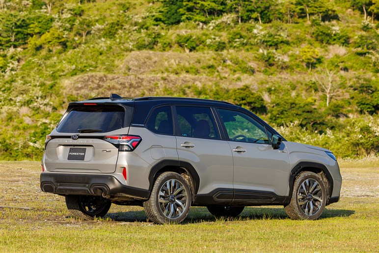 新型フォレスターは「ライトウェイトスポーツ」か「新幹線」か。性格真逆の2モデルを比較試乗