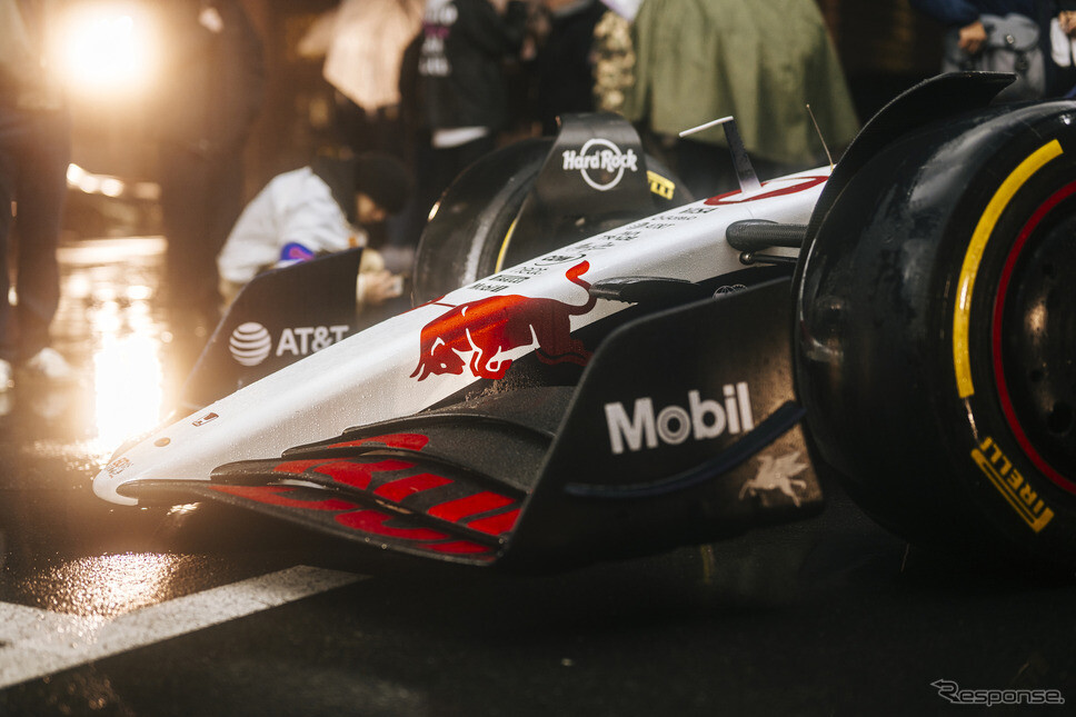 角田裕毅が来た！ レッドブルRB21にF1日本GP限定カラー…東京が