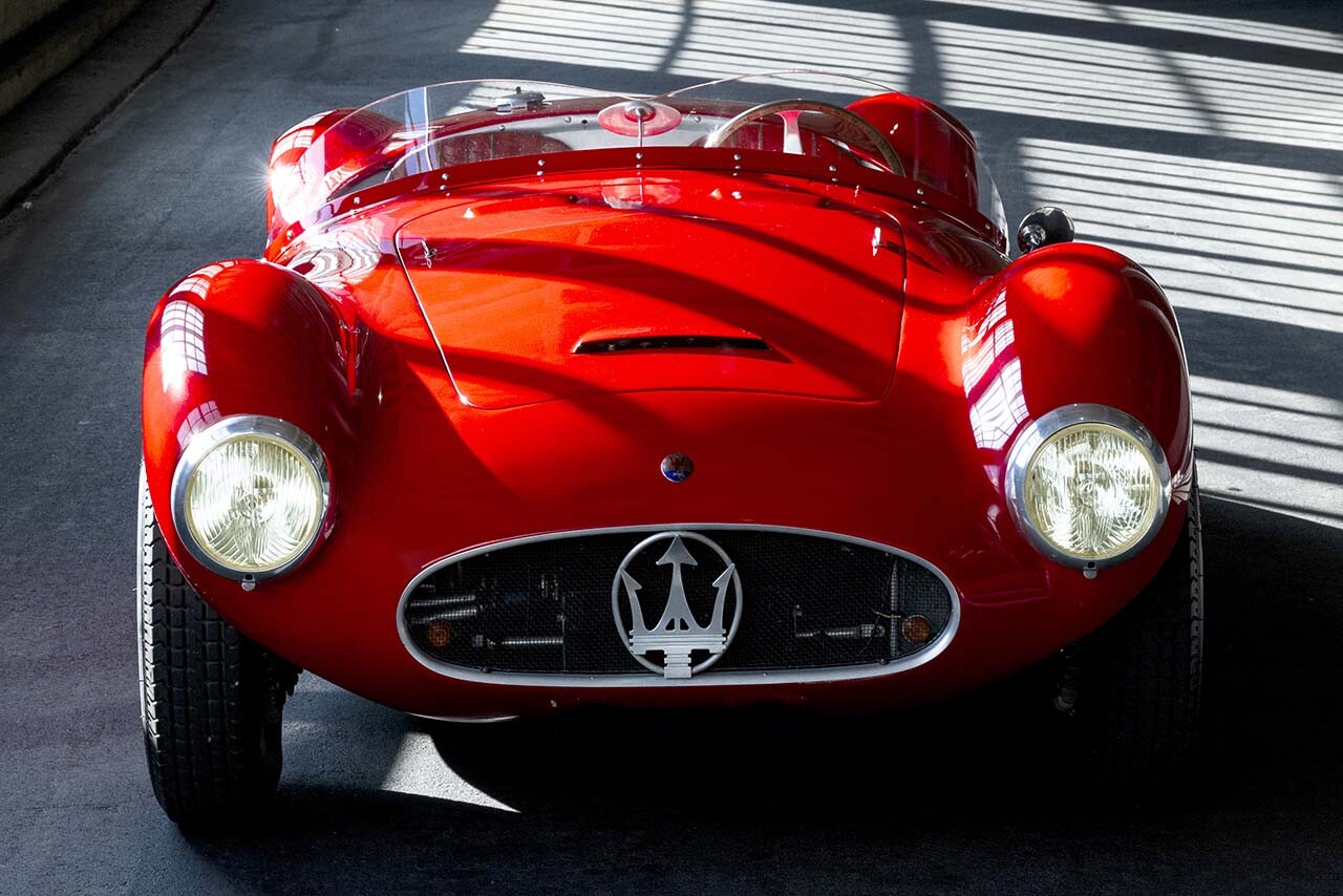 伝説の名車が70年の時を超えて帰還！ マセラティ「A6 GCS/53」が現行モデルのサポートカーを従えて、ミッレミリアを再び駆ける!!