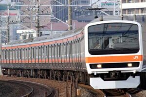 ホントに乗り換え駅ですか!? 「遠すぎる乗り換え」に不満集まる 商店街連絡＆長～い通路 これでも便利になったほう？