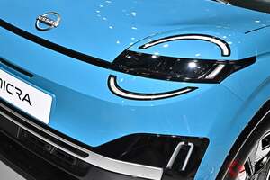 日産「新型“SUV風”コンパクトカー」に注目！ 全長4m以下の小型ボディ×丸目ヘッドライトがいい！ 「マーチ」の面影感じさせる「新型マイクラ」国内初公開！