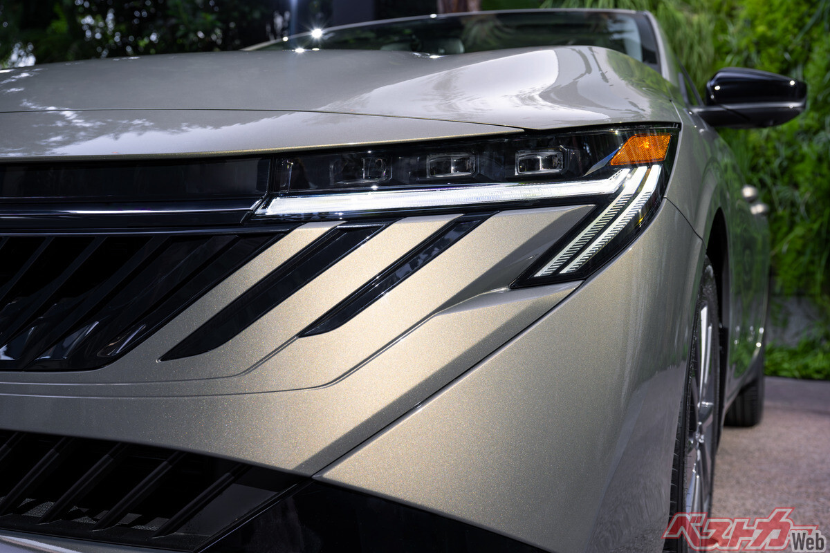 日産のミドルセダン「新型セントラ」が世界初公開!　Zのようなルーフラインがエグい!!　日本でも売って!!!