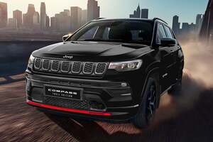 さりげない個性が光る。ジープ「コンパス」黒×赤コントラストが目を引く限定車