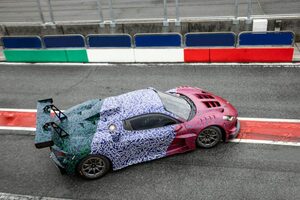 マセラティMC12の後継車『MC20 GT2』がイタリアで初走行。スパ24時間でお披露目へ