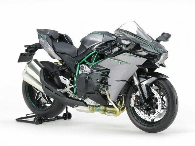 タミヤが1/12スケールのオートバイ、カワサキ Ninja H2 CARBONを3月下旬に発売