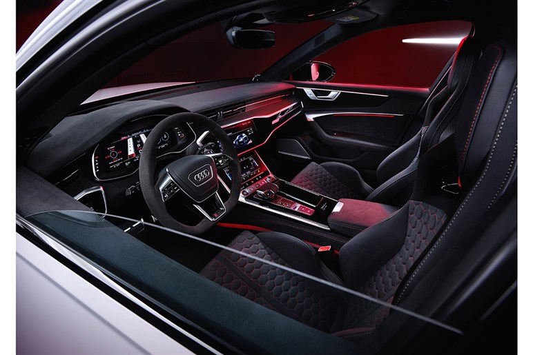 アウディが世界最速＆赤黒銀のド派手ワゴン「RS6アバントGT」発表。ウルトラ警備隊もビックリ