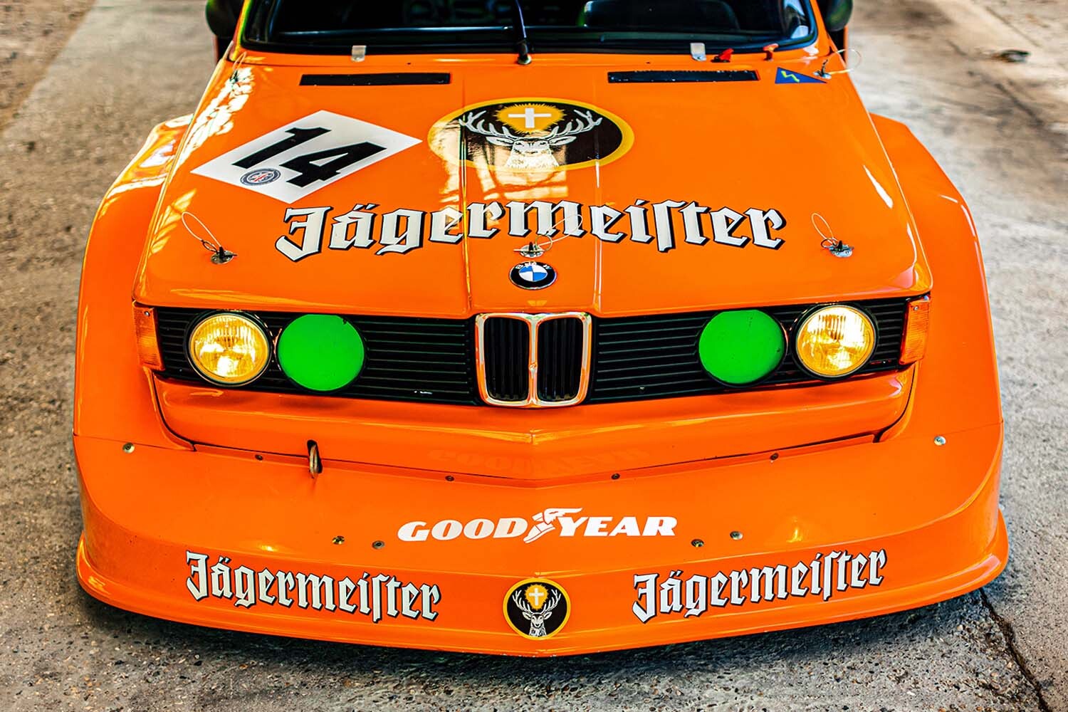 サーキットの狼世代のBMWといえば「320グループ5」が憧れ！ シルエットフォーミュラのド派手マシンが売り出し中！