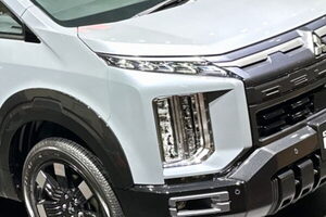 新「デリカD:5」JMSで披露 新4WDシステムと“黒いフェンダー”でさらにタフに！ 三菱