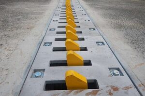 「あなたは逆走」誤進入車に“グサッとくる”物理対策ついに導入へ 高速道路188か所で重点整備