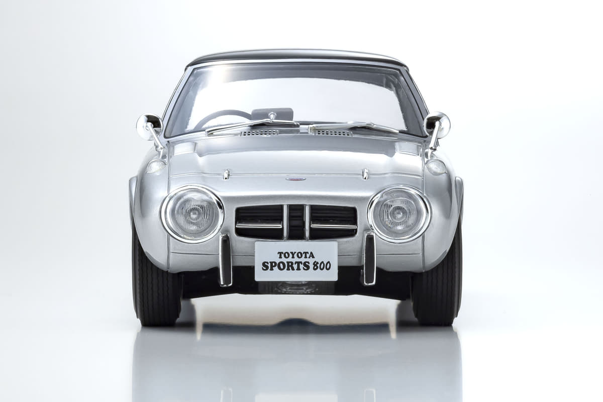 京商samuraiシリーズに 1 18スケール トヨタ スポーツ800 が登場 世界700個限定の中身とは Auto Messe Web 自動車情報サイト 新車 中古車 Carview