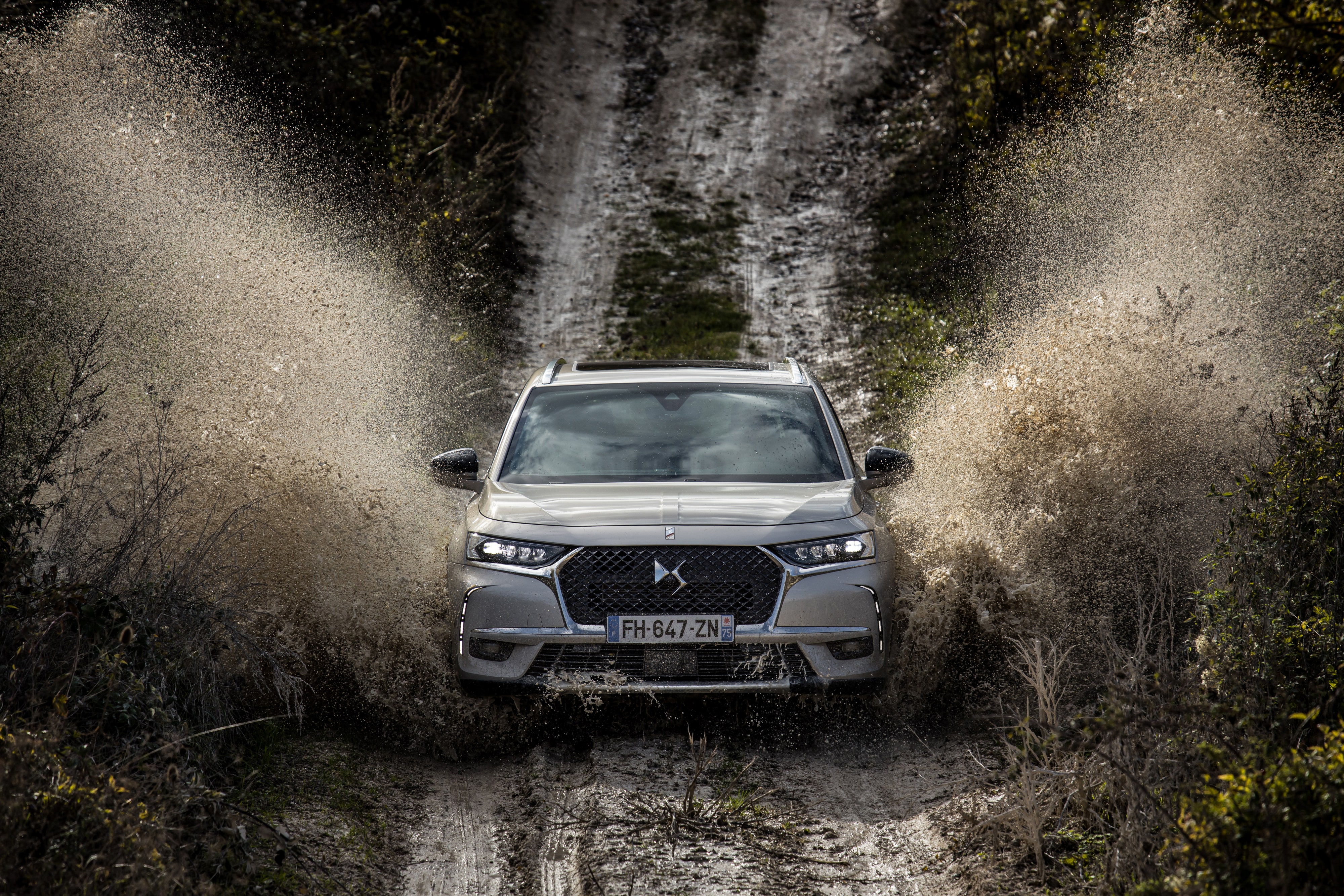 静かなるアヴァンギャルドは高性能 Ds 7 クロスバックe Tense 4x4日本上陸 Gq Japan 自動車情報サイト 新車 中古車 Carview