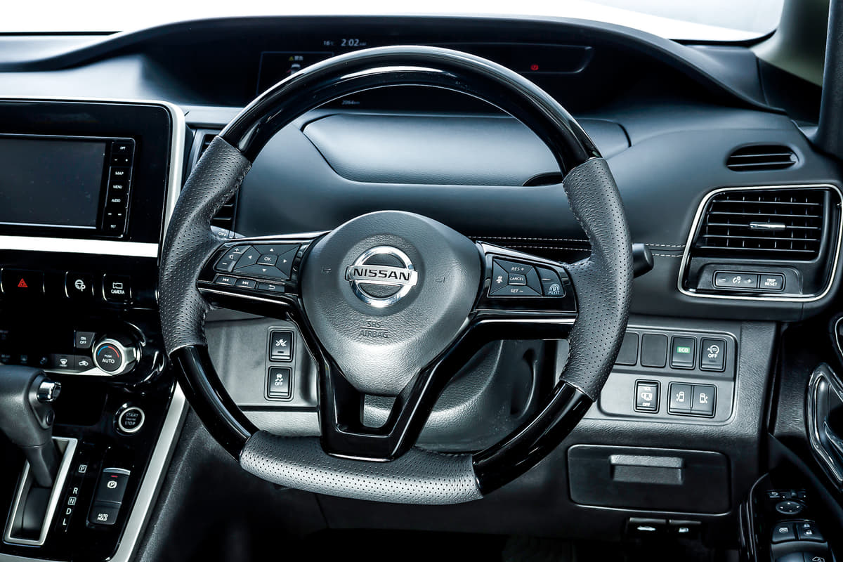 昔のカスタム じゃない エアバッグ も スイッチ も活かすイマドキ ハンドル交換 が熱い Auto Messe Web 自動車 情報サイト 新車 中古車 Carview