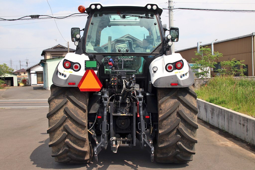 帝王の風格すら漂う 猛牛トラクター現る ランボルギーニ スパークvrt165という怪物 Web Option 自動車情報サイト 新車 中古車 Carview