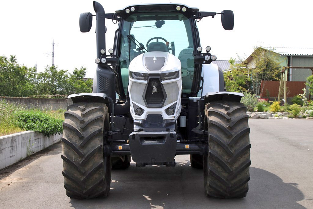 帝王の風格すら漂う 猛牛トラクター現る ランボルギーニ スパークvrt165という怪物 Web Option 自動車情報サイト 新車 中古車 Carview