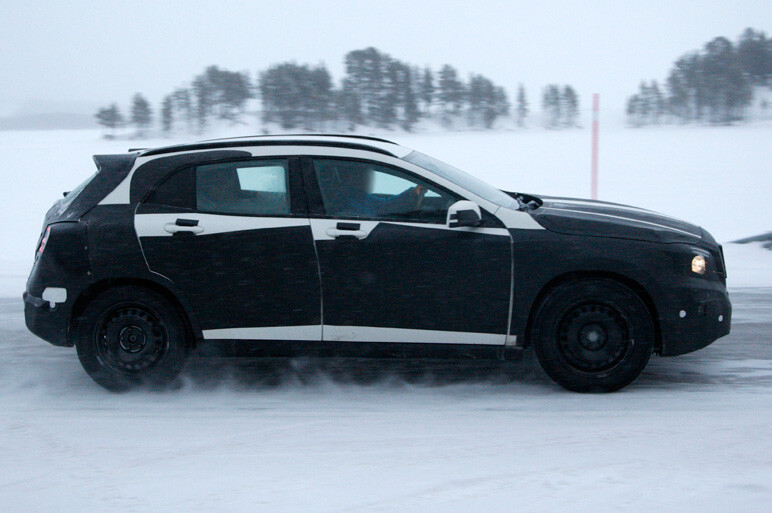 メルセデスGLAクラスを捕獲。登場は2014年!?