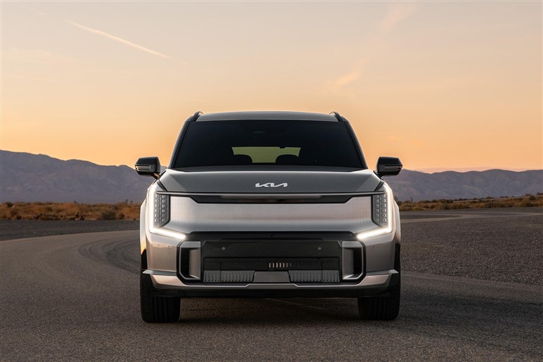 【名車ステージアを思い出した!?】ヒョンデの“デジタル感強め”な頂点SUV「アイオニック9」登場